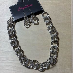 Signature Paparazzi Retired Necklace